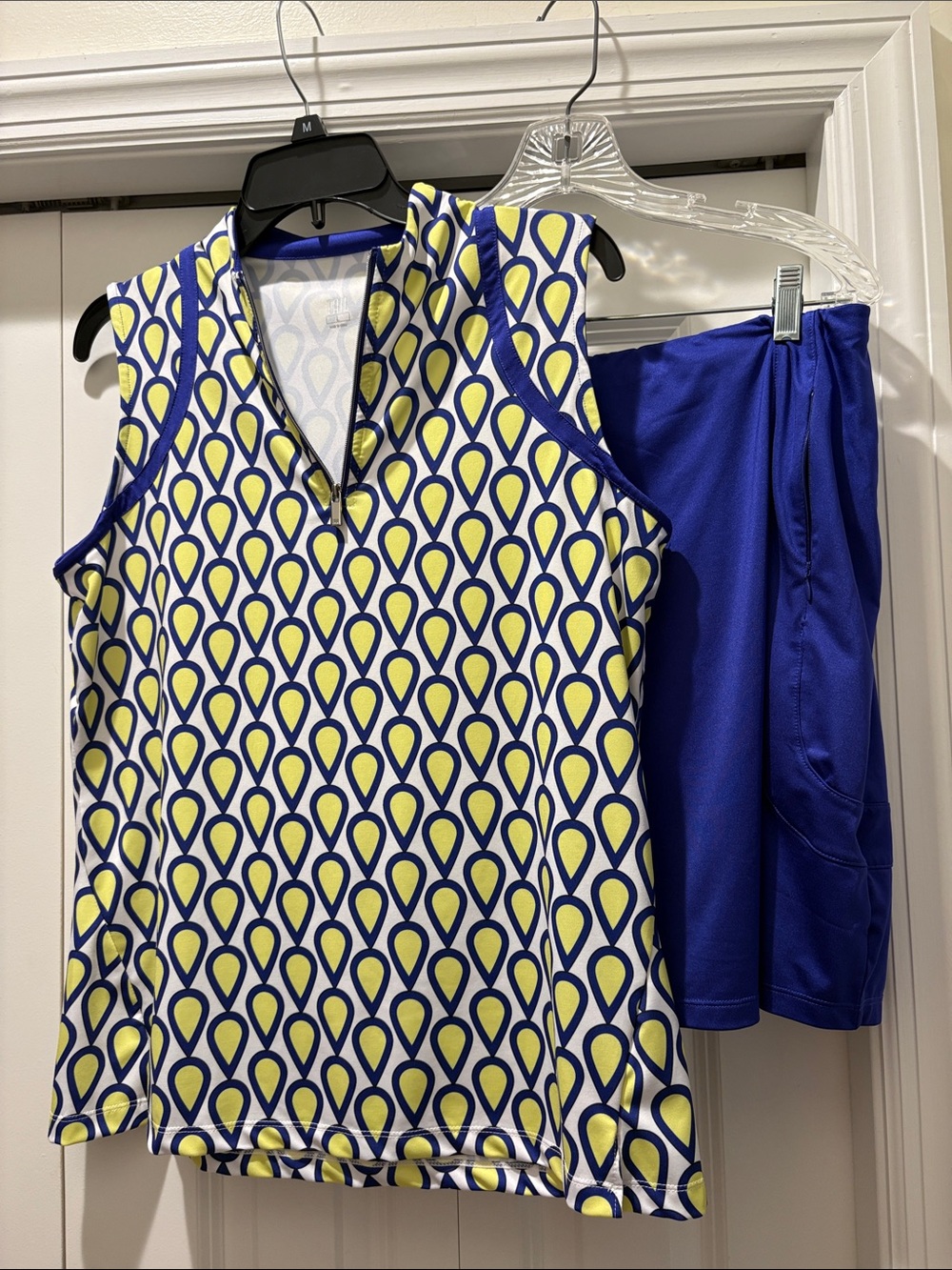Sleeveless Blue & Yellow Geometric Golf Outfit